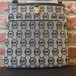 Michael Kors crossbody purse Black/grey with gold hardware